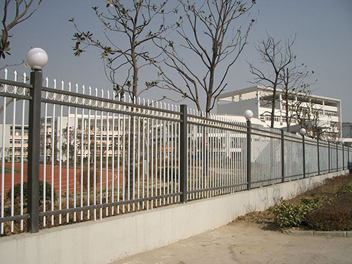學(xué)校鋅鋼護(hù)欄圖片3