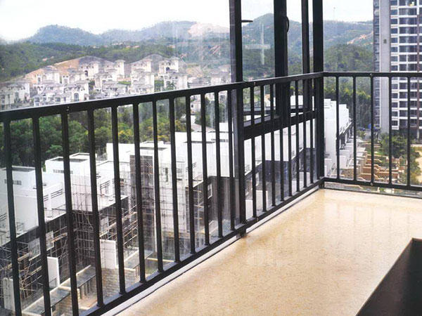 鋅鋼陽(yáng)臺(tái)護(hù)欄案例圖片2